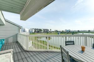 Balcony, Pool and Beach Access Port Aransas Condo!