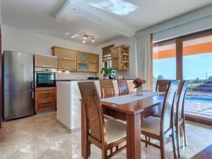 Holiday Home Tina by Interhome