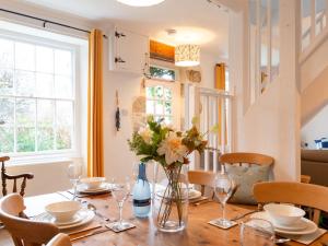 Holiday Home Elm Cottage by Interhome