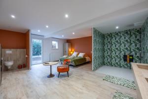 Maisons de vacances Gite de luxe avec piscine privee 14 pers Clecy : photos des chambres