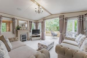 Stonechat - Norfolk Cottage Agency