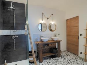 Maisons de vacances Maison typique du Perigord, sechoir a tabac avec piscine chauffee : photos des chambres