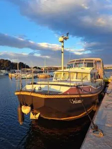 Hébergement insolite en demi-pension et excursion gastronomique en bateau - 巴拉吕克莱班