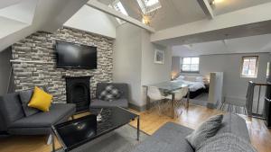 Stylish Loft Apartment - Sleeps 4 room in EI8HT Brighton Guest Accommodation