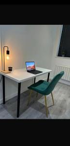 The Luxury Emerald Suite - 1Bed - City Centre