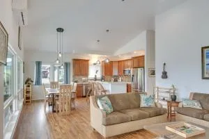 Oceanfront Home with Pool, Gazebo Access in Papaikou - North Hilo