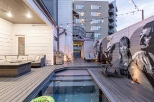 Luxury House - Heated Pool - in The Gulch - Walk Anywhere