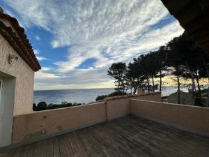 Villas La Roche Bleue - Villa de charme avec vue exceptionnelle bord de mer piscine privee jardin et terrasse : photos des chambres