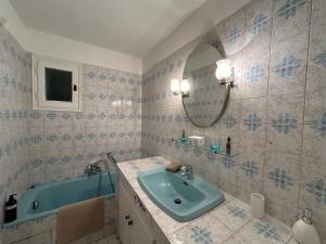 Villas La Roche Bleue - Villa de charme avec vue exceptionnelle bord de mer piscine privee jardin et terrasse : photos des chambres