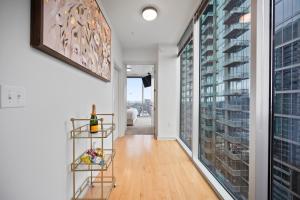 NEW! Luxury Champagne Towers Kingbed FreeParking