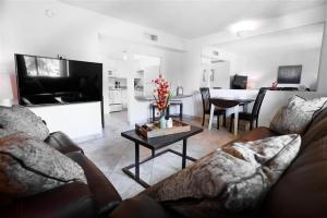 122 Fully Furnished 1BR Suite-Prime Location