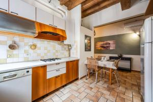 Binario 11 - Centro, Stazione, Netflix