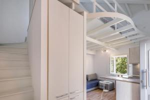 K and B corfustudios