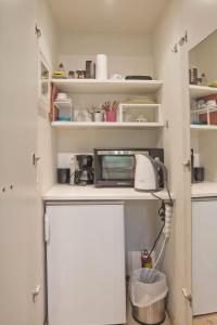 Cozy and modern studio Vouliagmeni Steps to Beach