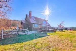 Hot Tub, Fire Pit and Grill Remote Springfield Home - Springfield