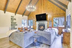 Cozy and Chic Lake Arrowhead Cabin with Deck! - Twin Peaks