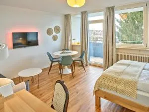 RESIDERY moderne, zentrale Wohnung mit Arbeitsplatz, Balkon und Stadtblick - Tiefenbach