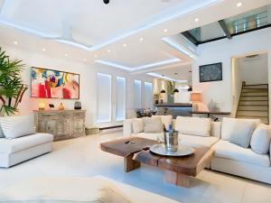 Premium 2-bedroom apartment -pool, gym, close 5Th Av- in heart of Playa del Carmen