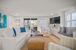 Walk to beach private patio