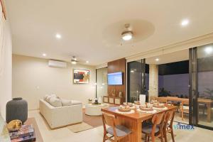 Modern Townhouse with Private Pool and BBQ Area