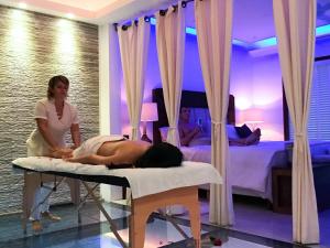 Premium 2-bedroom apartment -pool, gym, close 5Th Av- in heart of Playa del Carmen