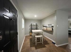 Charming 2-Bedroom 1-Bath Home Close to Downtown