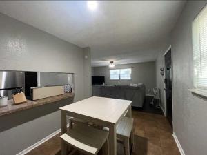Charming 2-Bedroom 1-Bath Home Close to Downtown