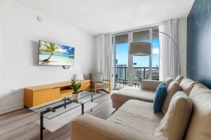 Deluxe Apartment with Balcony Gym & Pool