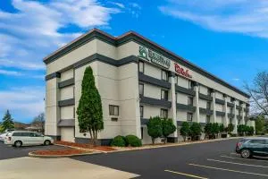 HomeTowne Studios by Red Roof Flint - Birch Run