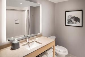 King Suite with Sofa Bed and Bath Tub - Mobility Accessible room in Hyatt Place Reno