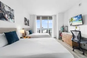 Modern New Studio Balcony & Pool - شاطئ هالانديل