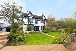 Large River Side Property offering 8 bedrooms - 谢珀顿