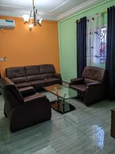 RÉSIDENCE 2K Studio Meublé-Chapelle Symbock-Gardien-WIFI-Location Véhicule - Simbok