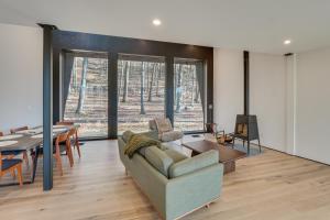 Peaceful Setting Modern Home in Highland!