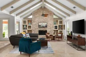 Spacious 5-Bedroom Retreat in North Austin - Four Points
