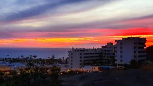 Ocean view & Sunset Palm-Mar, pool, parking