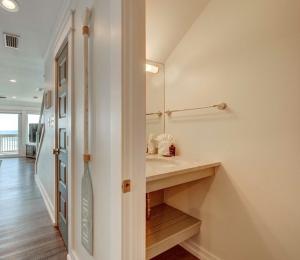 Dreamscape 30! Luxury Beach Front Property!