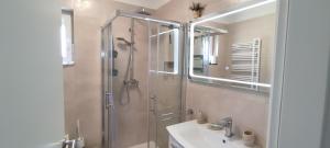 Sunny Oasis Apartment - high ground floor with sunny terrace & private garden!!