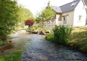 Maison au bord de la rivière - Montanel