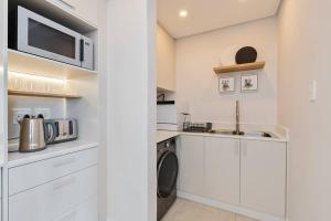 Luxe 3-Bedroom Gem in Green Point