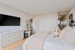 Luxe 3-Bedroom Gem in Green Point