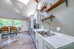 Dock and Deck at Kentucky Lake Family Retreat!