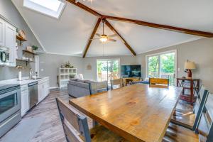 Dock and Deck at Kentucky Lake Family Retreat!