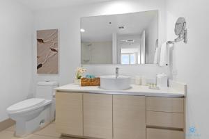 2 BR Apartment with Balcony Pool View and Near Beac