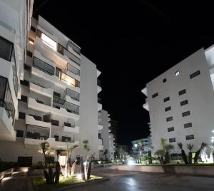 Séjour Élégant et Détente au Bord de la Piscine