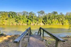 Riverfront Fishing Home in Columbus with Grill - Macon