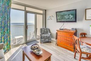 Remodeled Condo with Hot Tub in N Myrtle Beach!
