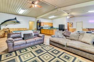 Riverfront Fishing Home in Columbus with Grill