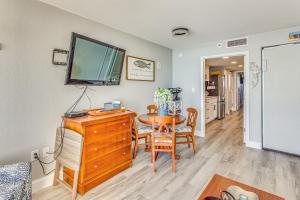 Remodeled Condo with Hot Tub in N Myrtle Beach!