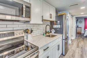 Remodeled Condo with Hot Tub in N Myrtle Beach!